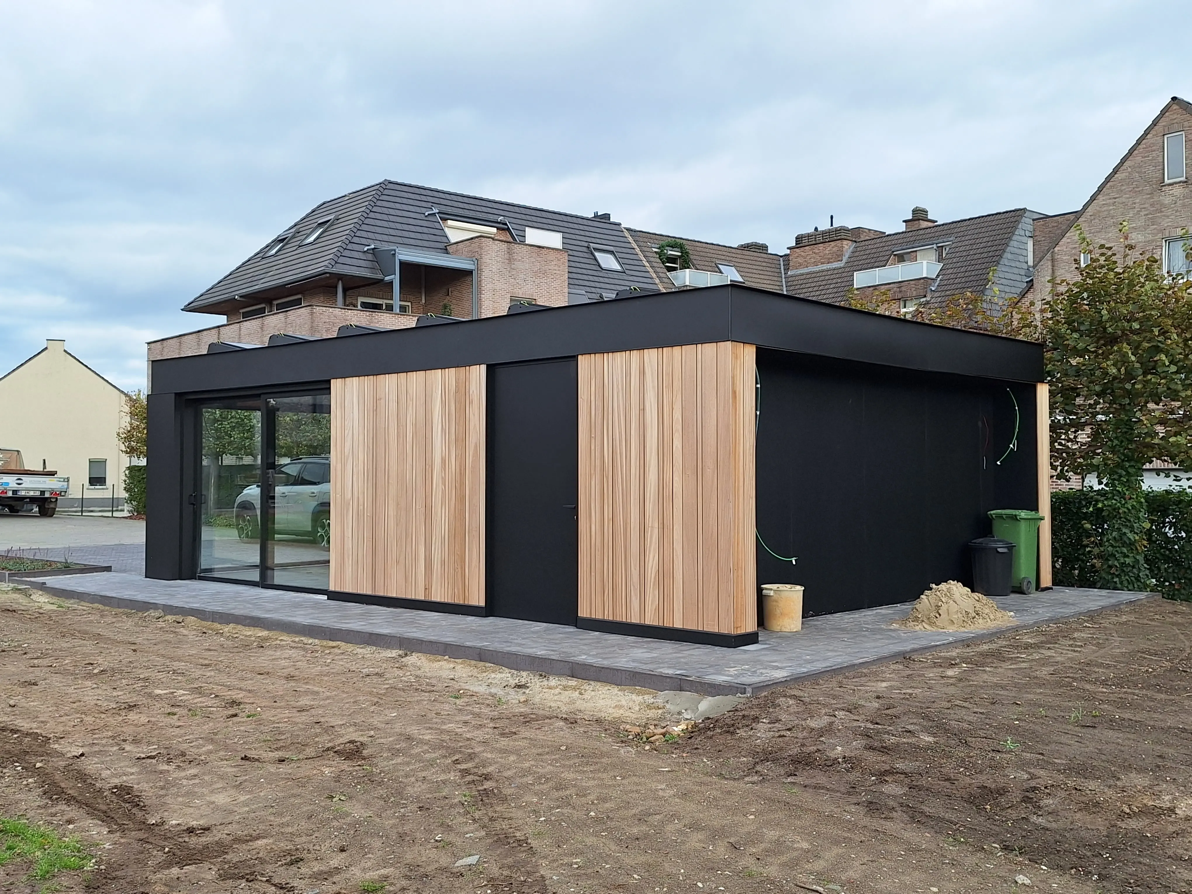 Houtskeletbouw aluminium afwerking en thermowood ayous 